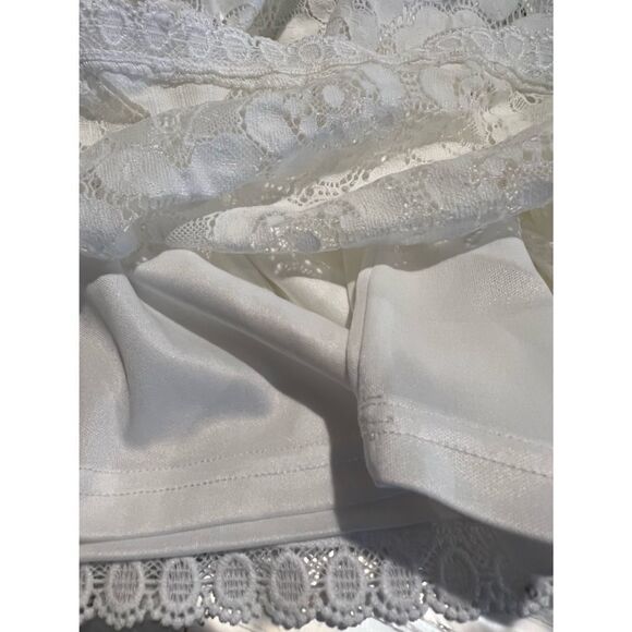 Sleeveless Laced Top by Doe & Rae - Picture 7 of 9